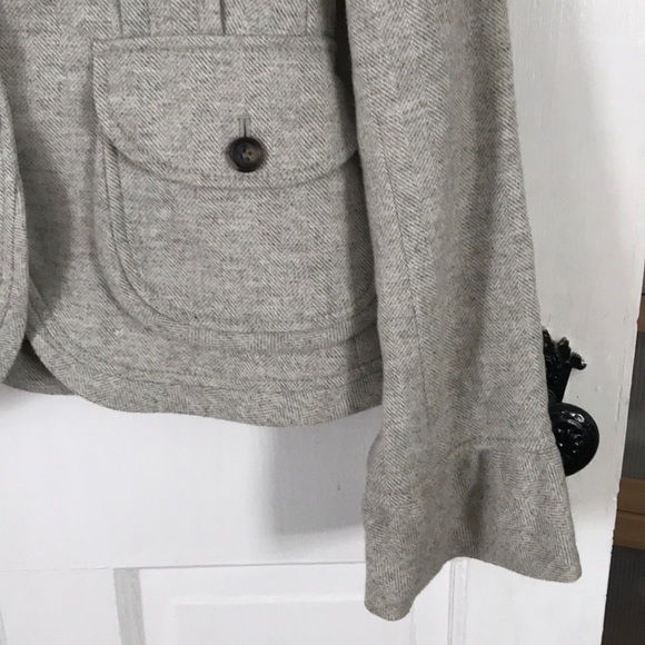 Banana Republic blazer with ruffle cuffs - Picture 3 of 7